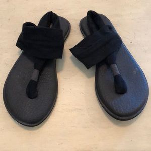 Sanuk yoga sandals